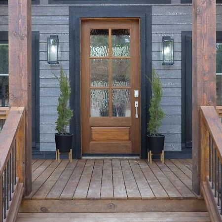 Lone Pine Lodge. Brand New! 2 Bedroom Luxury Cabin. 브로큰보우 외부 사진