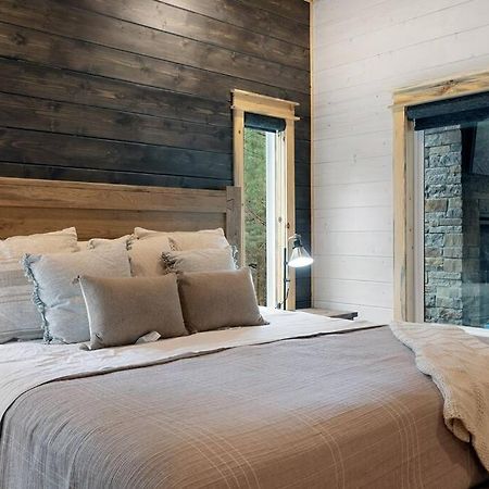 Lone Pine Lodge. Brand New! 2 Bedroom Luxury Cabin. 브로큰보우 외부 사진