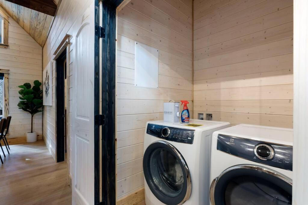 Lone Pine Lodge. Brand New! 2 Bedroom Luxury Cabin. 브로큰보우 외부 사진