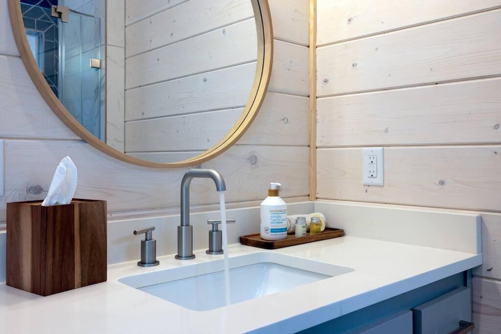 Lone Pine Lodge. Brand New! 2 Bedroom Luxury Cabin. 브로큰보우 외부 사진