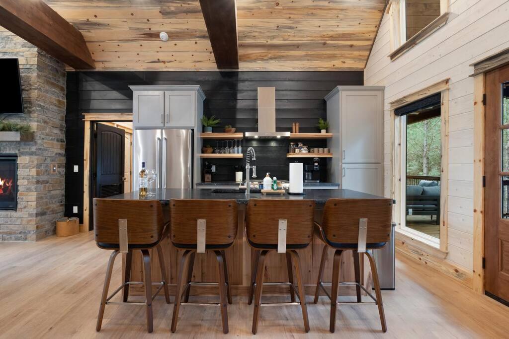 Lone Pine Lodge. Brand New! 2 Bedroom Luxury Cabin. 브로큰보우 외부 사진